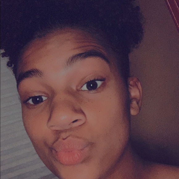 Meet your Posher, Cera - Picture 1 of 1